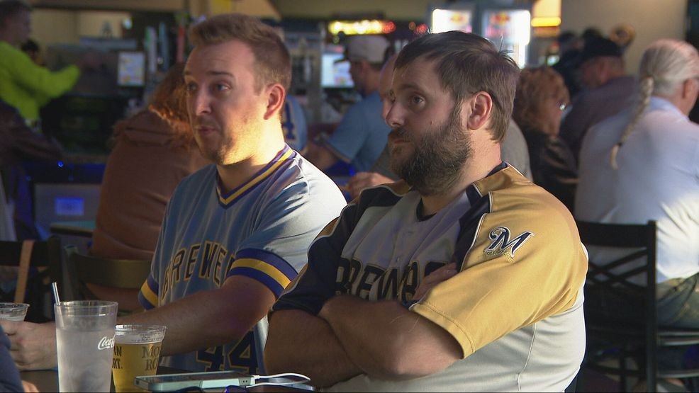 Brewers fans show World Series excitement at Stadium View — Fox 11 Green Bay Local, Corpus Christi Sports news